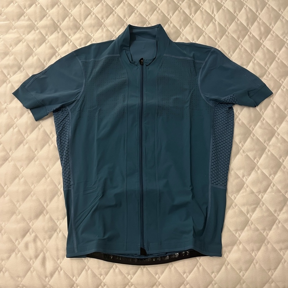 Lululemon Cicyling Shirt & Paded Shorts - Picture 2 of 6